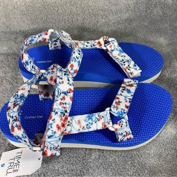 Time And Tru Sandal’s Women’s Size 9 NWT Blue Velcro Closure - Picture 2 of 10